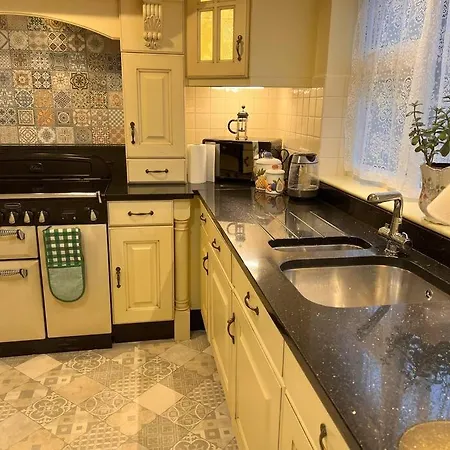 Lily's - Beautiful * Buncrana